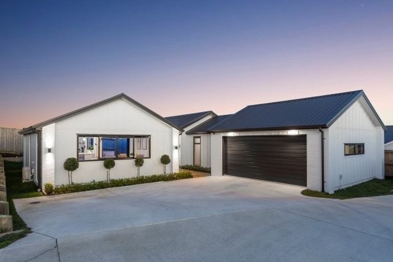 Photo of property in 18 Okataina Street, Pyes Pa, Tauranga, 3112