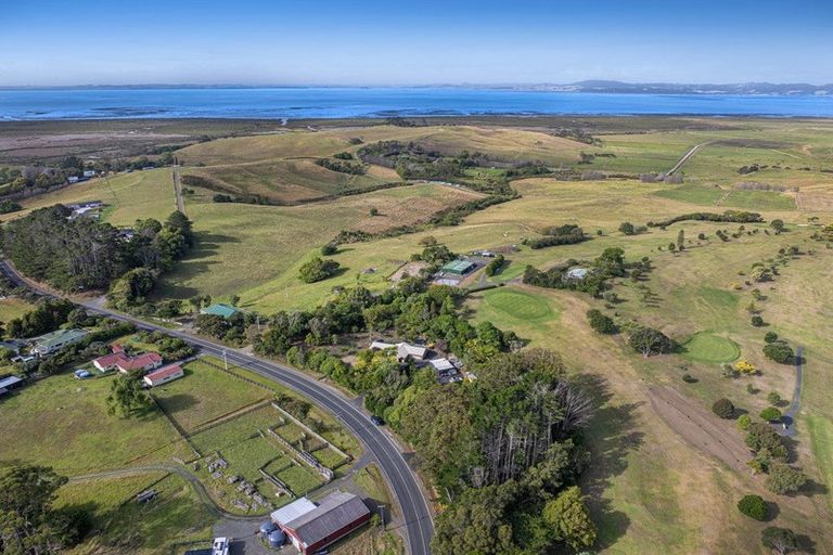 Photo of property in 1688 South Head Road, South Head, Helensville, 0874