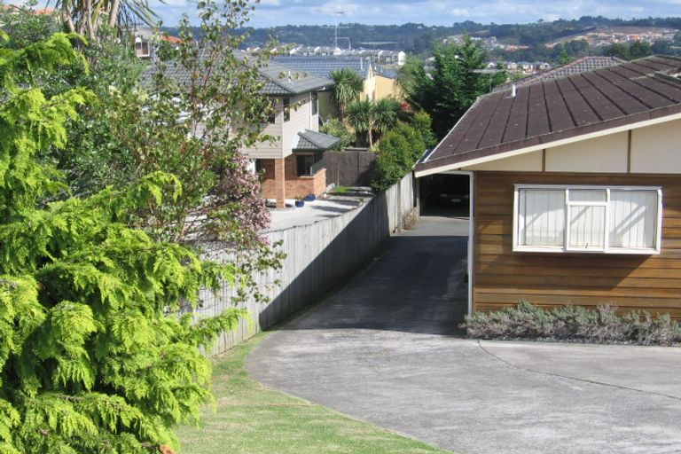 Photo of property in 2/776 East Coast Road, Oteha, Auckland, 0630