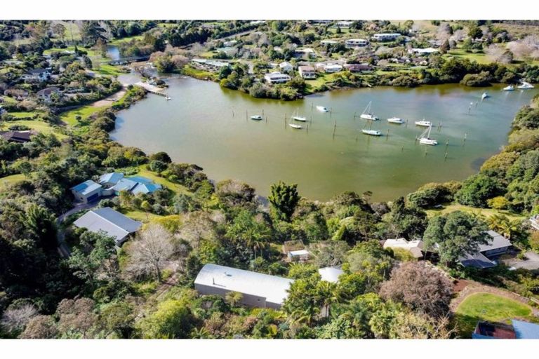 Photo of property in 22 Riverview Road, Kerikeri, 0230