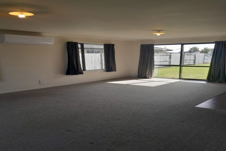 Photo of property in 13 Kamahi Place, One Tree Point, 0118