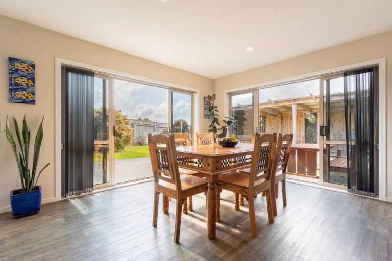 Photo of property in 28 Simpson Crescent, Raumati Beach, Paraparaumu, 5032