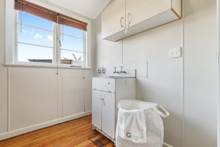 Photo of property in 55 Eastglen Road, Glen Eden, Auckland, 0602