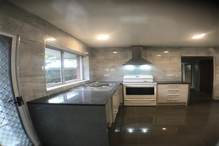 Photo of property in 1/48 View Road, Henderson, Auckland, 0612