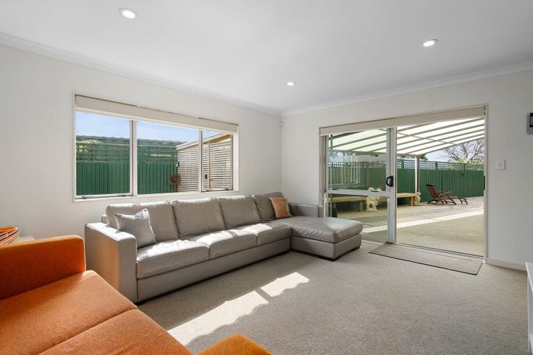 Photo of property in 16b Abergeldie Way, Cambridge, 3434