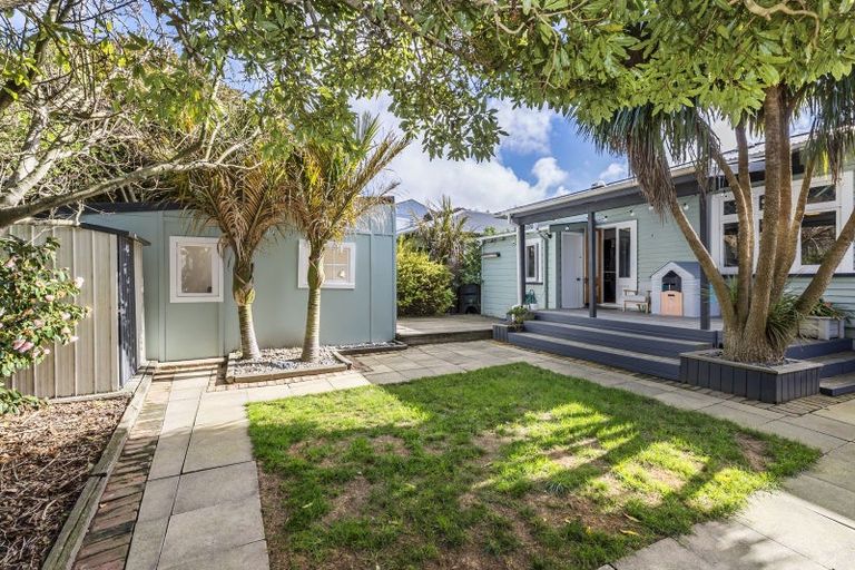 Photo of property in 39 Dee Street, Island Bay, Wellington, 6023
