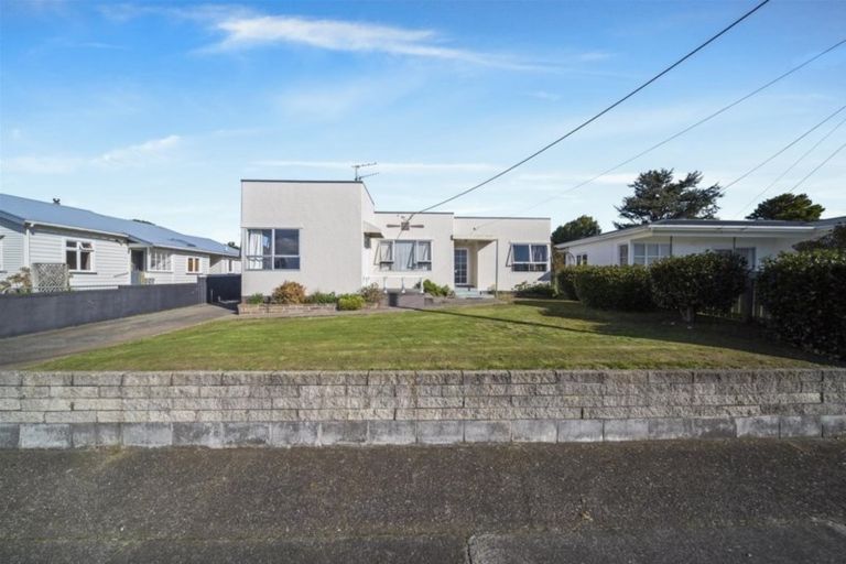 Photo of property in 23 Campbell Street, Hawera, 4610