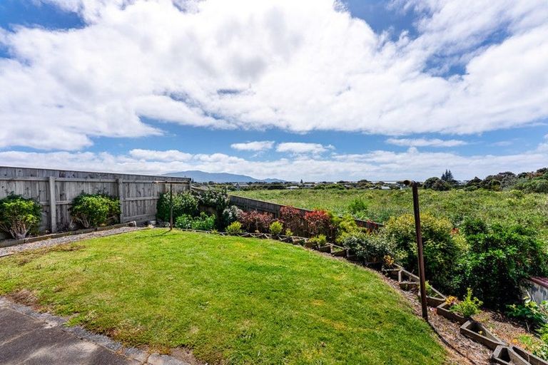 Photo of property in 63 Queens Road, Waikanae Beach, Waikanae, 5036