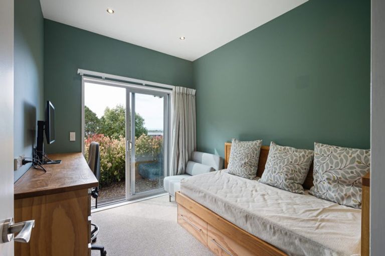 Photo of property in 44 Augusta Street, Redcliffs, Christchurch, 8081