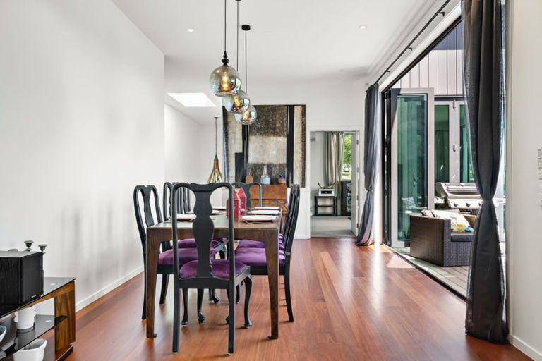 Photo of property in 2 Sunvista Avenue, Oteha, Auckland, 0632