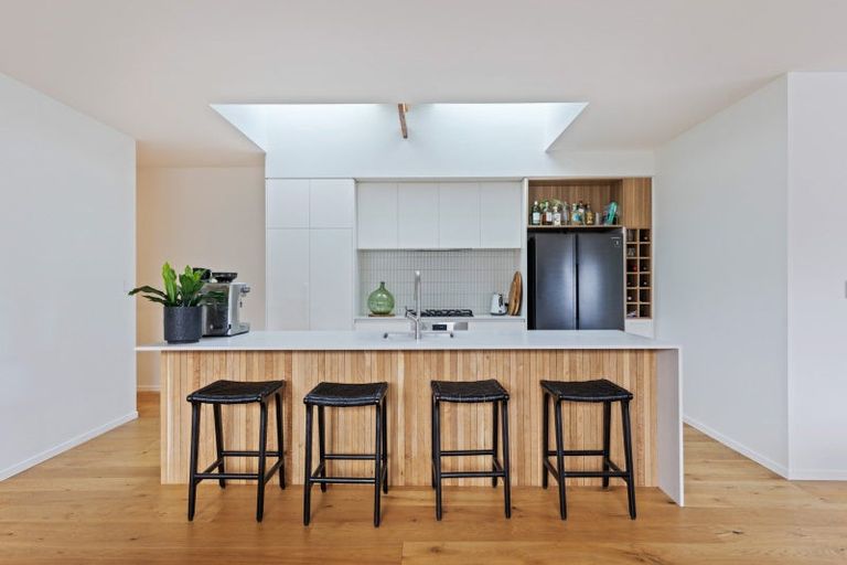 Photo of property in 19 Henui Street, Strandon, New Plymouth, 4312