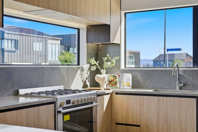 Photo of property in 14 Ocean Breeze Avenue, Hobsonville, 0616