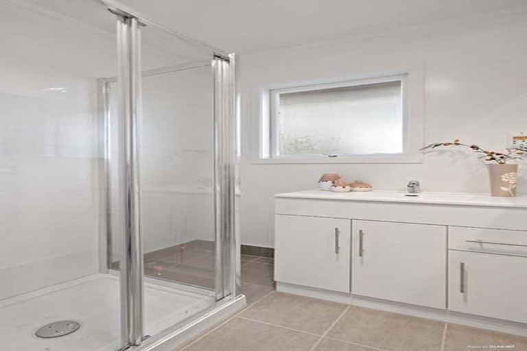 Photo of property in 1/12 Meadway, Sunnyhills, Auckland, 2010