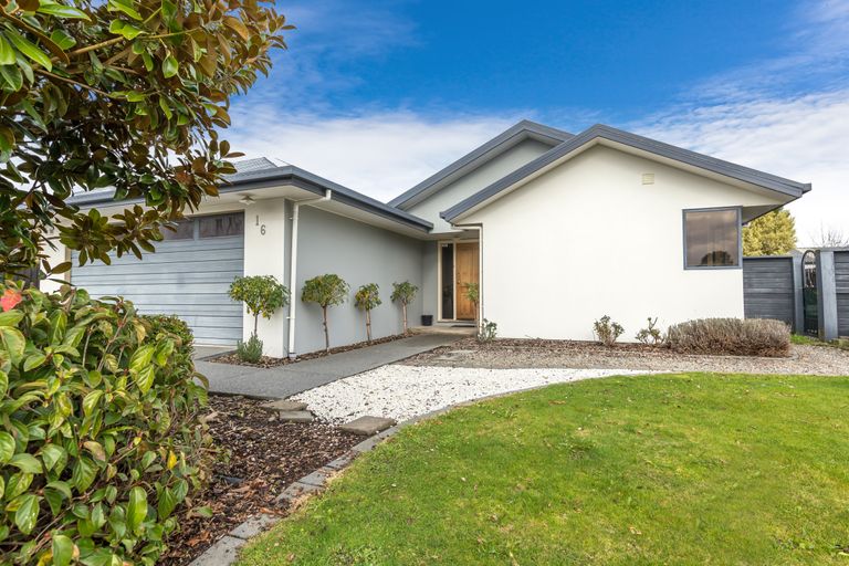 Photo of property in 16 Camleigh Close, Kaiapoi, 7630