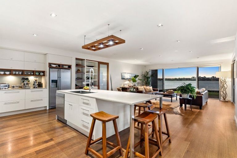 Photo of property in 8 Musick Point Road, Bucklands Beach, Auckland, 2012