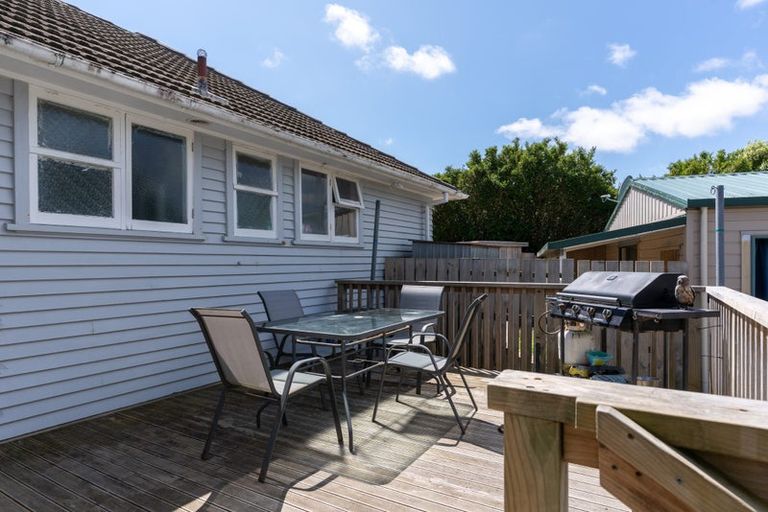 Photo of property in 25 Driver Crescent, Cannons Creek, Porirua, 5024