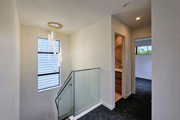 Photo of property in 7a Lewisham Street, Highland Park, Auckland, 2010