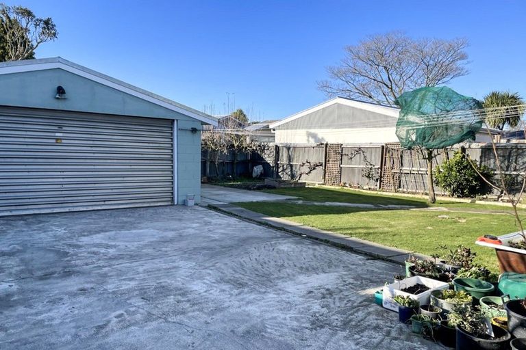 Photo of property in 17 Oriana Crescent, Hornby, Christchurch, 8042