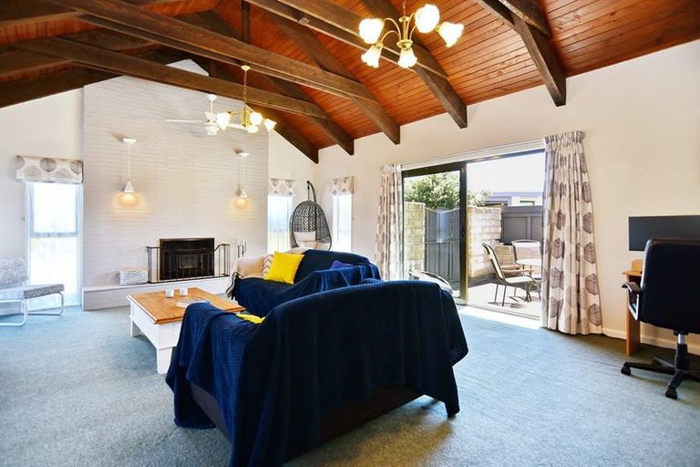 Photo of property in 7 Kowai Place, Amberley, 7410