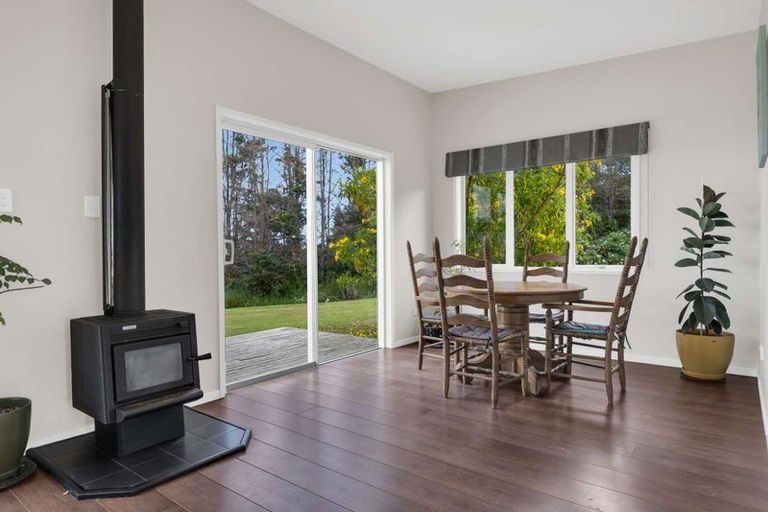 Photo of property in 37 Pekama Drive, Cable Bay, 0420