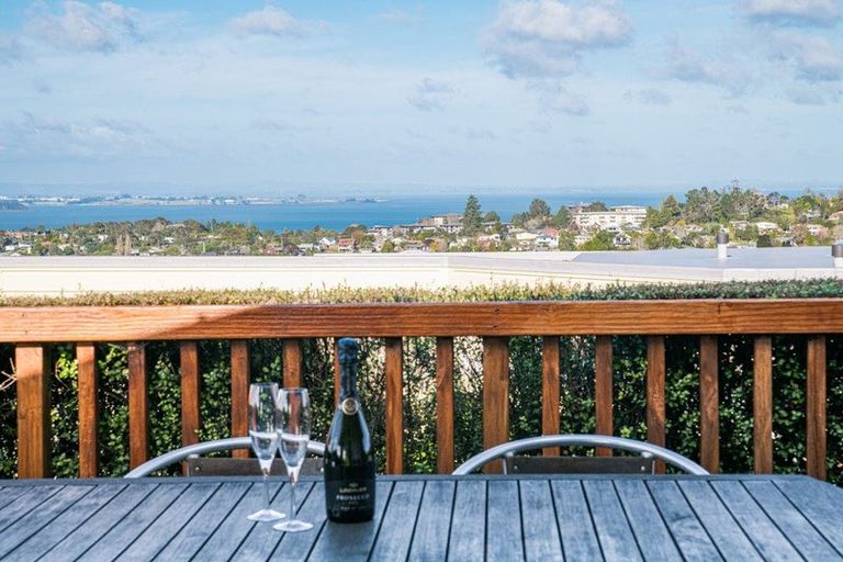 Photo of property in 8a Ava Avenue, Titirangi, Auckland, 0604