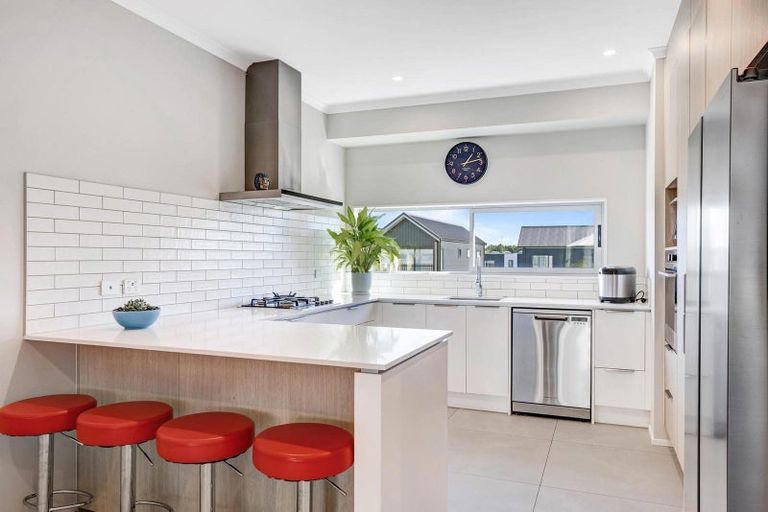 Photo of property in 33 Roundel Crescent, Whenuapai, Auckland, 0618