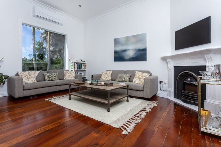 Photo of property in 10a Olwyn Place, Greenhithe, Auckland, 0632