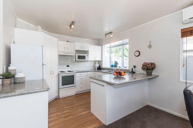 Photo of property in 2/94 Saint Johns Road, Saint Johns, Auckland, 1072