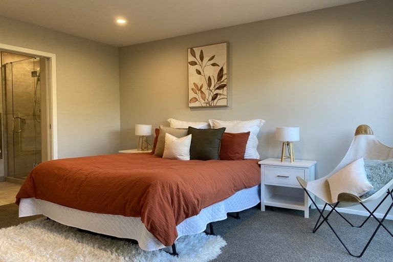 Photo of property in 2/7 Grays Road, Plimmerton, Porirua, 5026