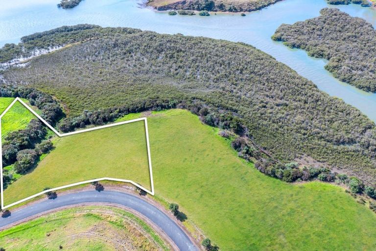 Photo of property in 76 Hinamoki Drive, Kaiwaka, 0573