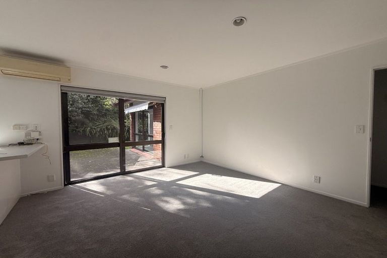 Photo of property in 53 Mirrabooka Avenue, Botany Downs, Auckland, 2010