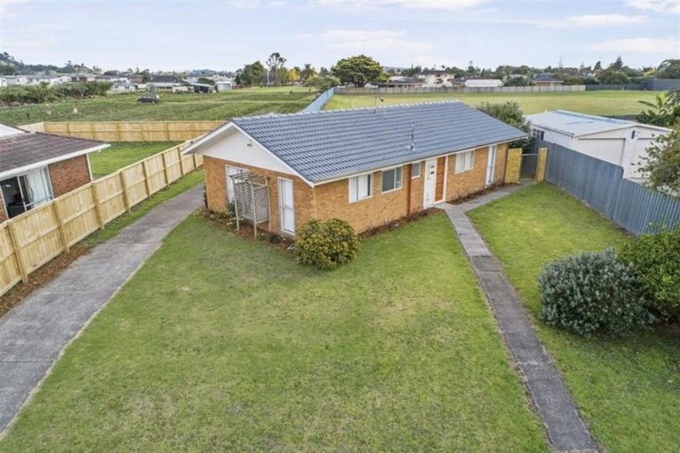 Photo of property in 21 Calthorp Close, Favona, Auckland, 2024