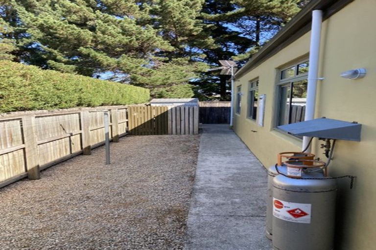 Photo of property in 21 Amoka Crescent, Parklands, Christchurch, 8083