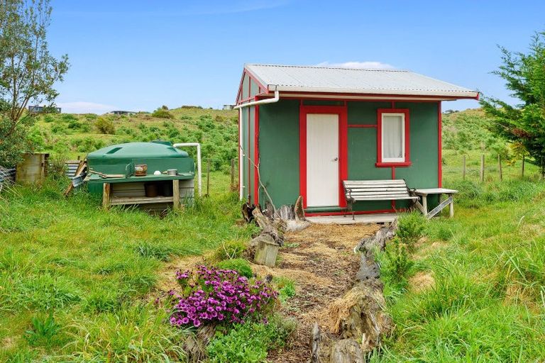 Photo of property in 24 Strathnaver Glen, Waikawa Beach, Levin, 5573