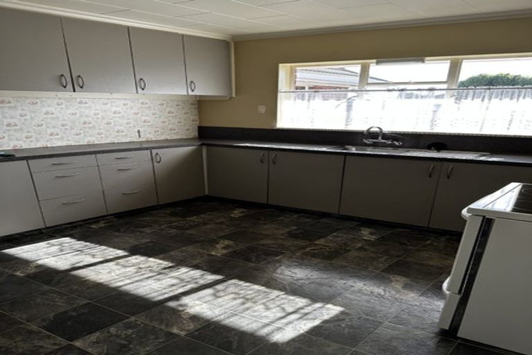 Photo of property in 11 Lyndhurst Crescent, Aranui, Christchurch, 8061