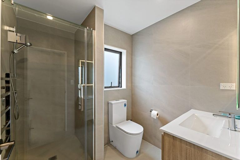 Photo of property in 50d Sandgate Avenue, Botany Downs, Auckland, 2010