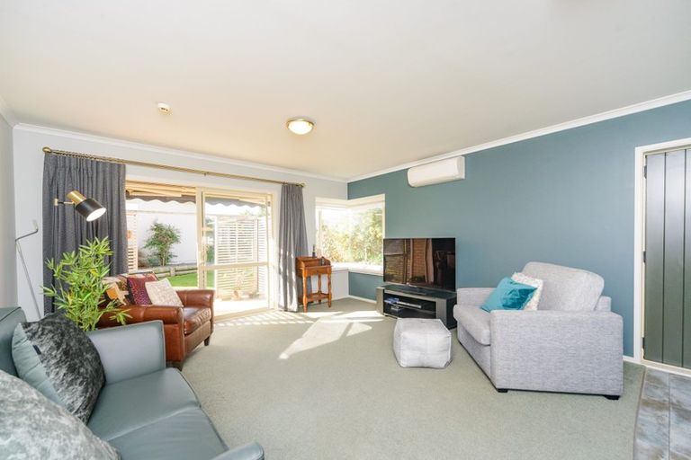 Photo of property in 9 Foxtail Fern, Kelvin Grove, Palmerston North, 4414
