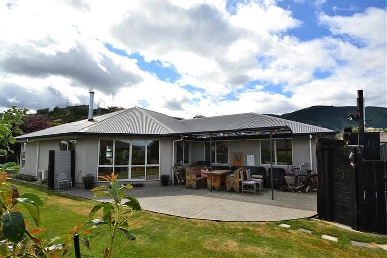 Photo of property in 28 Ngawhatu Road, Stoke, Nelson, 7011