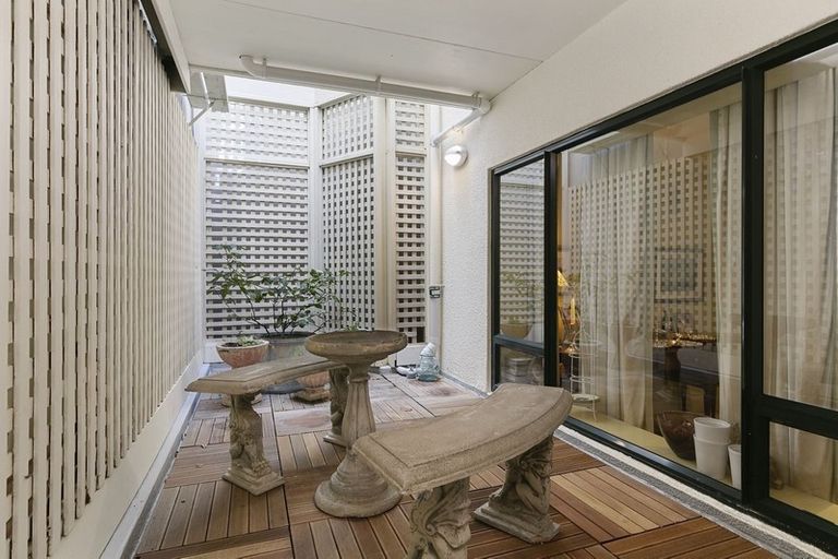 Photo of property in Trieste, 9/346 Oriental Parade, Oriental Bay, Wellington, 6011