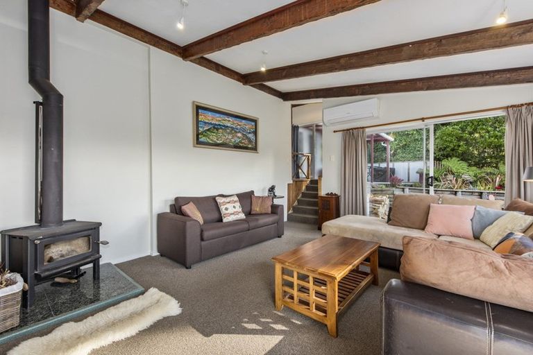 Photo of property in 70 Wyndham Road, Pinehaven, Upper Hutt, 5019