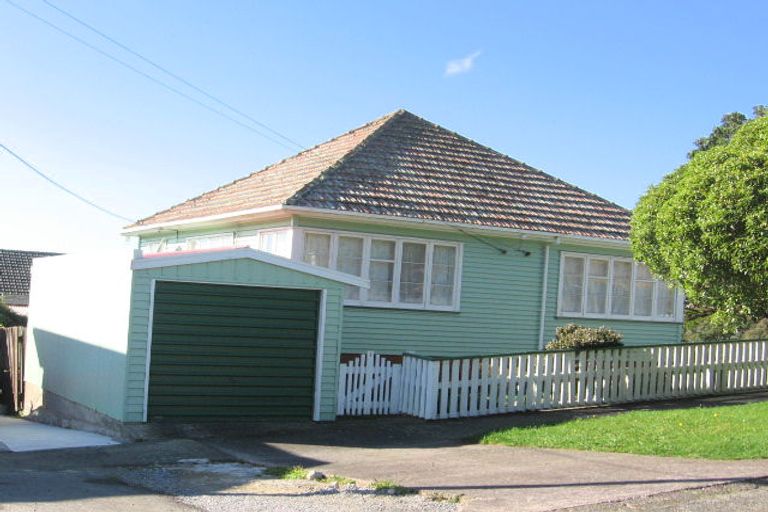Photo of property in 2 Sim Street, Johnsonville, Wellington, 6037