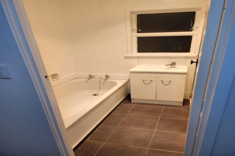 Photo of property in 2/98 Symonds Street, Royal Oak, Auckland, 1061