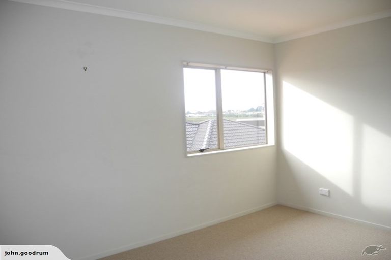 Photo of property in 24 Stranraer Crescent, Wattle Downs, Auckland, 2103