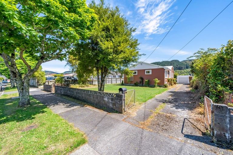 Photo of property in 8 Hall Grove, Ebdentown, Upper Hutt, 5018