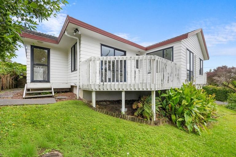 Photo of property in 18 Van Dyke Place, West Harbour, Auckland, 0618