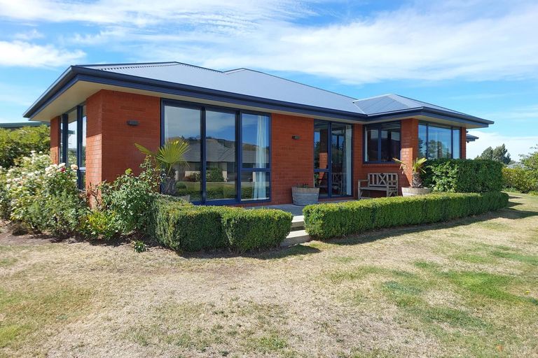 Photo of property in 1 Eric Batchelor Place, Waimate, 7924