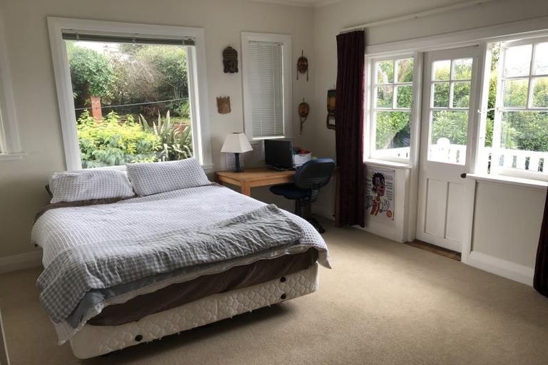 Photo of property in 9 Wadestown Road, Wadestown, Wellington, 6012