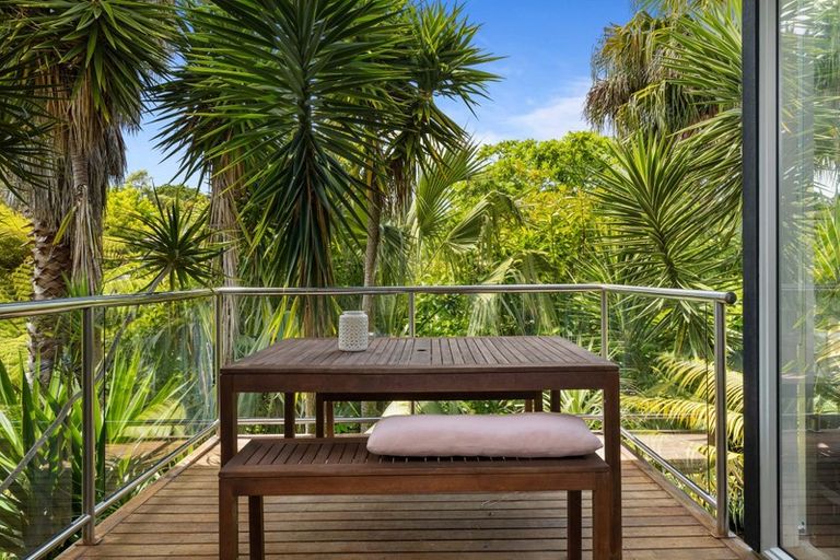 Photo of property in 50a Colonial Road, Birkenhead, Auckland, 0626
