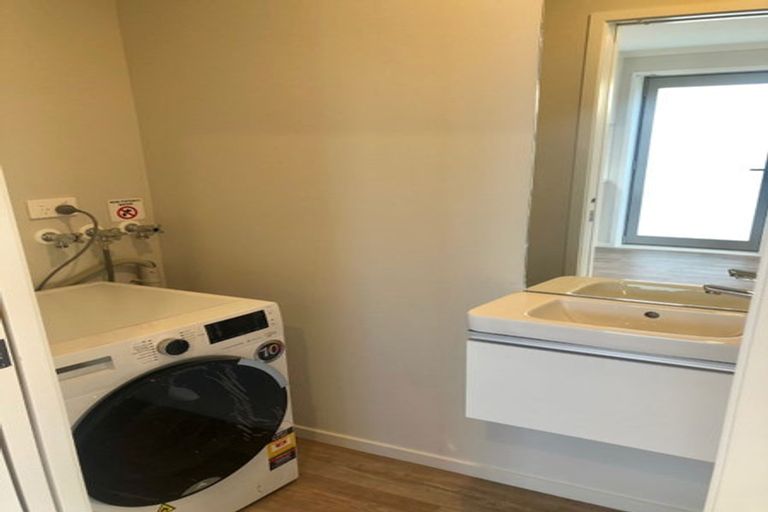 Photo of property in 1c Pavola Grove, Glenfield, Auckland, 0629