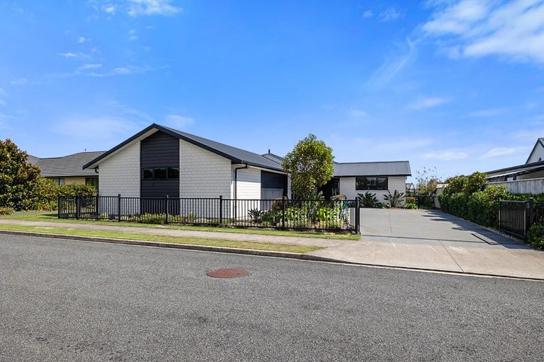 Photo of property in 10 Northpoint Way, Bell Block, New Plymouth, 4312